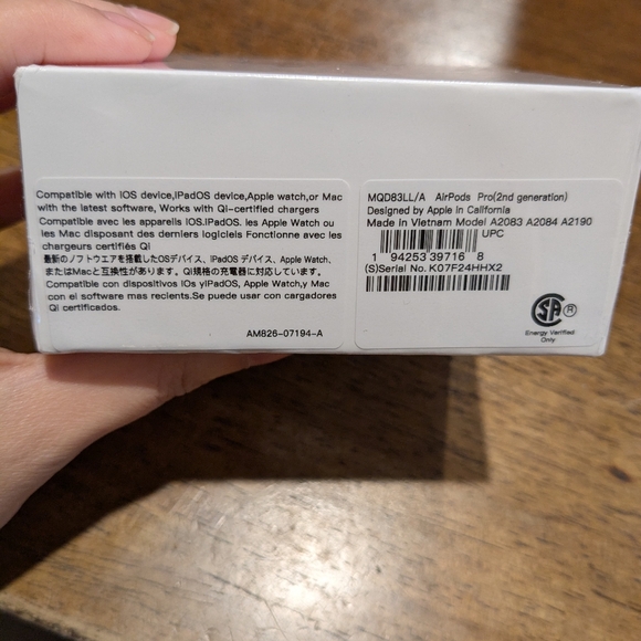 Apple AirPods Pro 2 with Wireless Charging Case - Picture 5 of 7